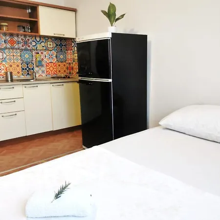 Apartamento Studio Leona & Toma *